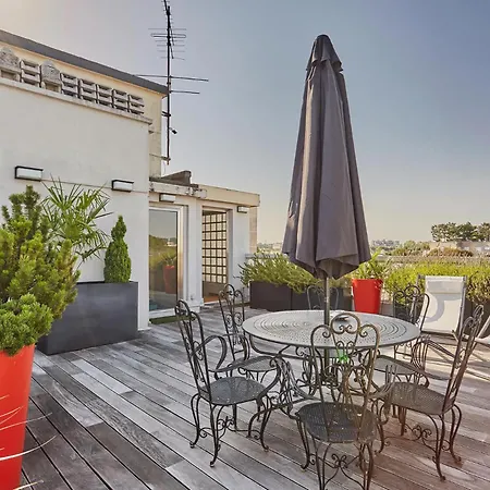 Very With Terrace شقة